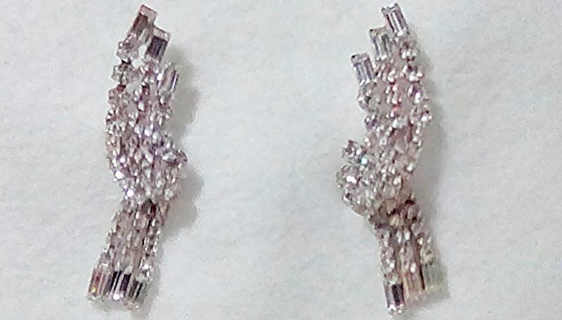 Front view of Clear Baguettes Earrings Clip