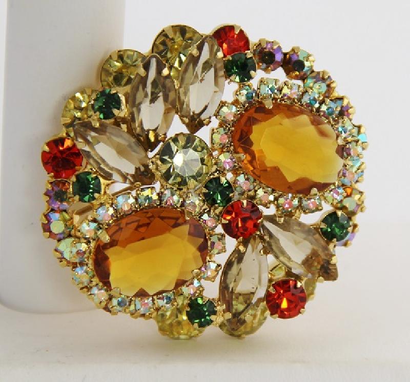 Front view of Fall Oval Brooch