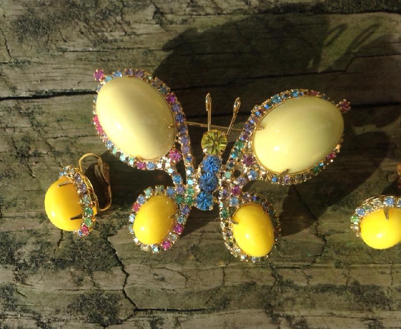 Front view of Yellow Cabochons Plastic Brooch
