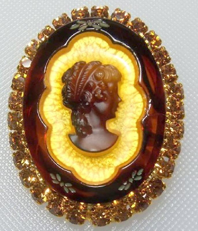 Front view of Topaz Oval Molded/Cut Pin Pendant