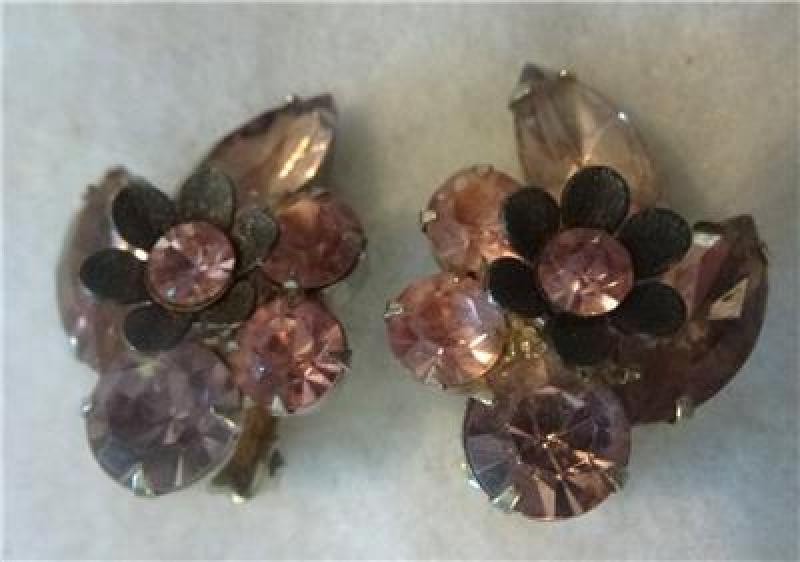 Front view of Pink Navettes Earrings Clip