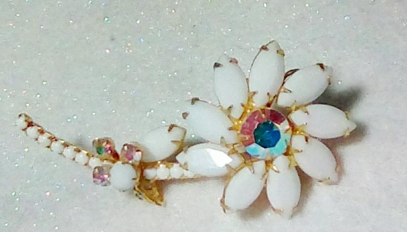 Front view of White (chalk Or Milk) Navettes Brooch