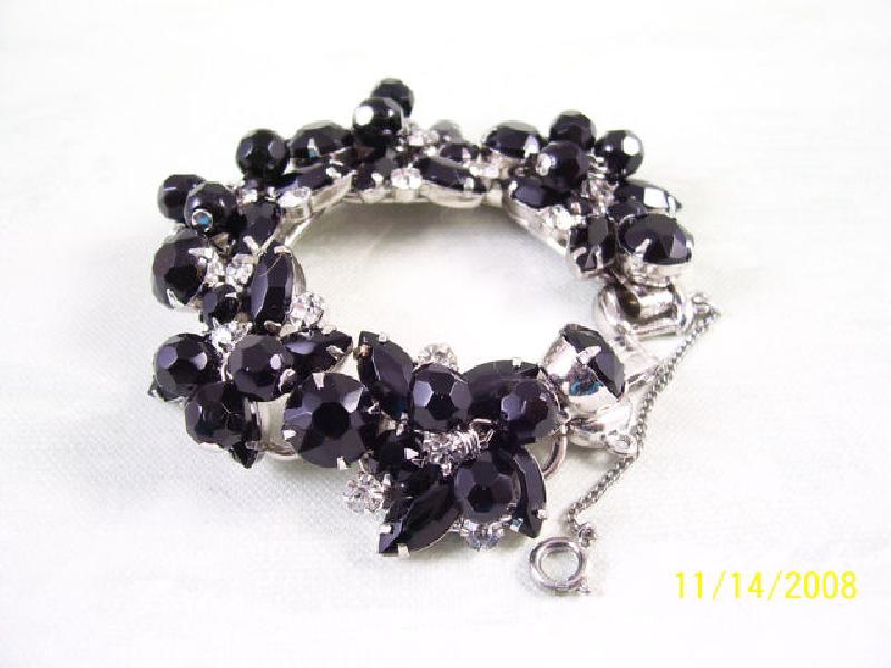 Front view of Black (jet) Navettes Bracelet 5 Link