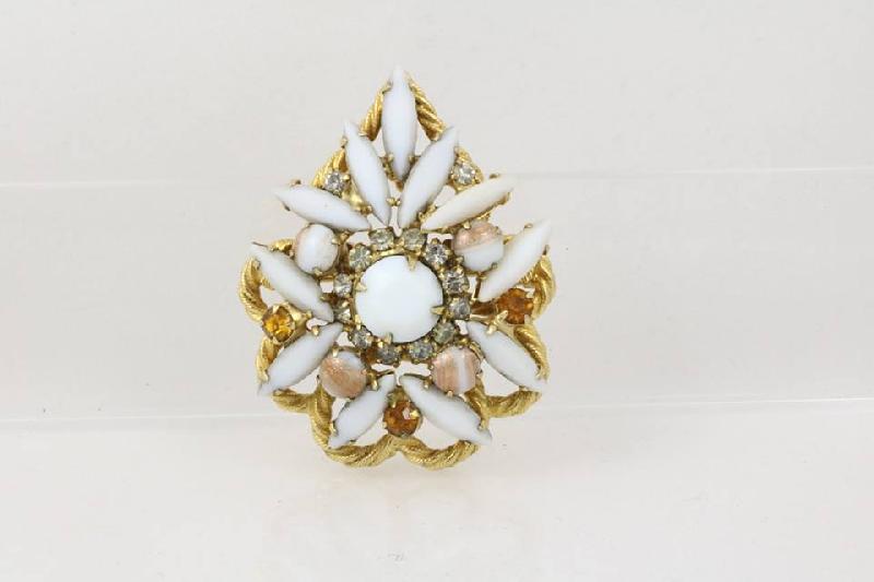 Front view of White (chalk Or Milk) Navettes Striped Pin Pendant