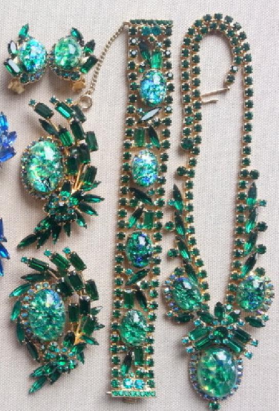 Front view of Green Baguettes Multi-Color/Shaded Bracelet Flat Push In