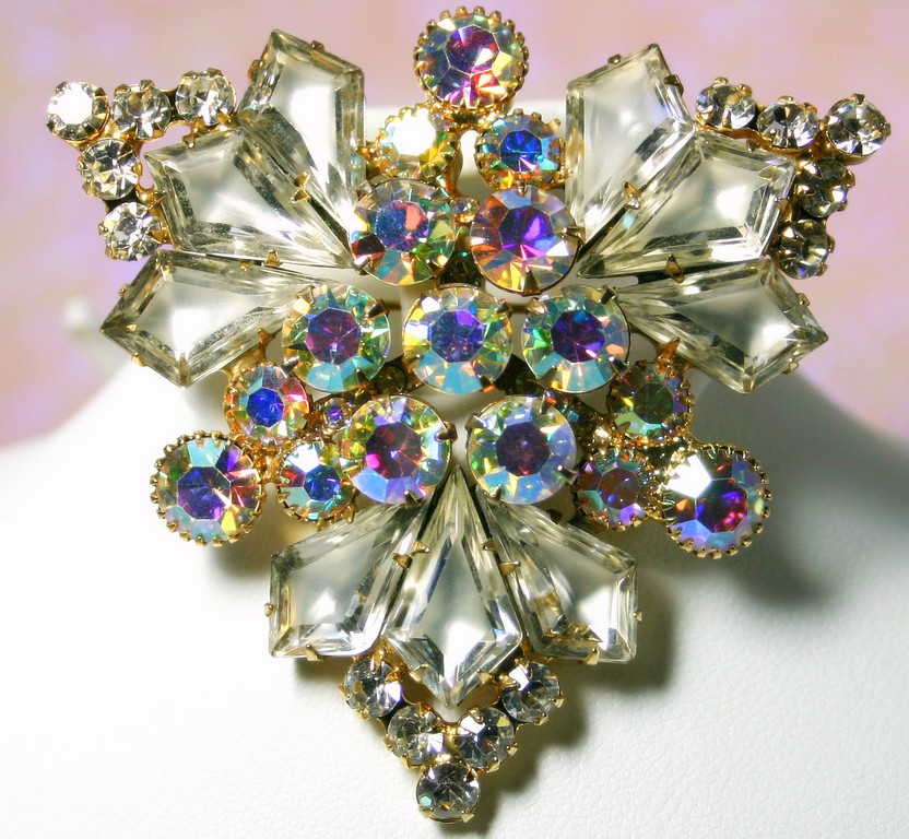 Front view of Clear Kite Brooch