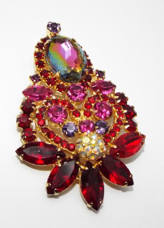 Front view of Red Oval Multi-Color/Shaded Pin Pendant