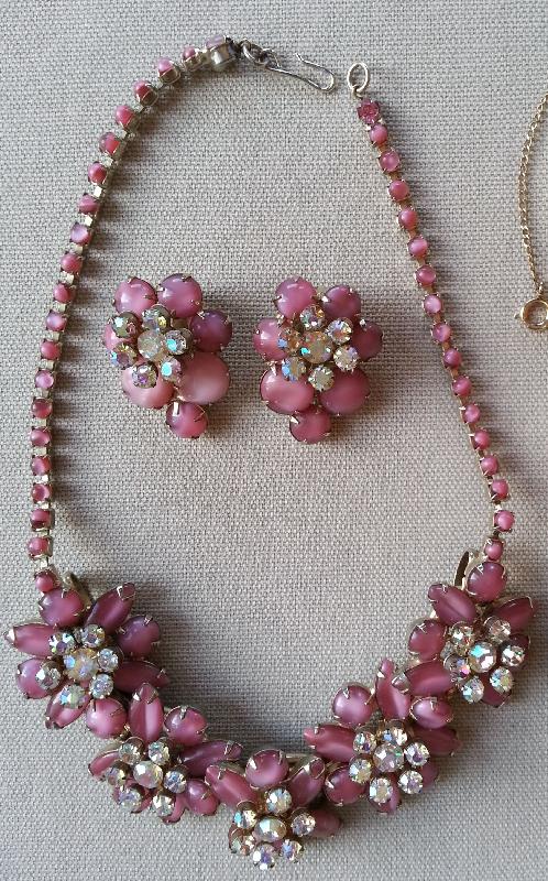 Front view of Pink Cabochons Necklace