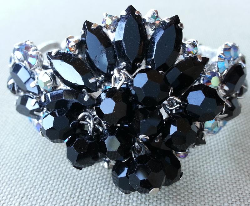 Front view of Black (jet) Navettes Bracelet Clamper