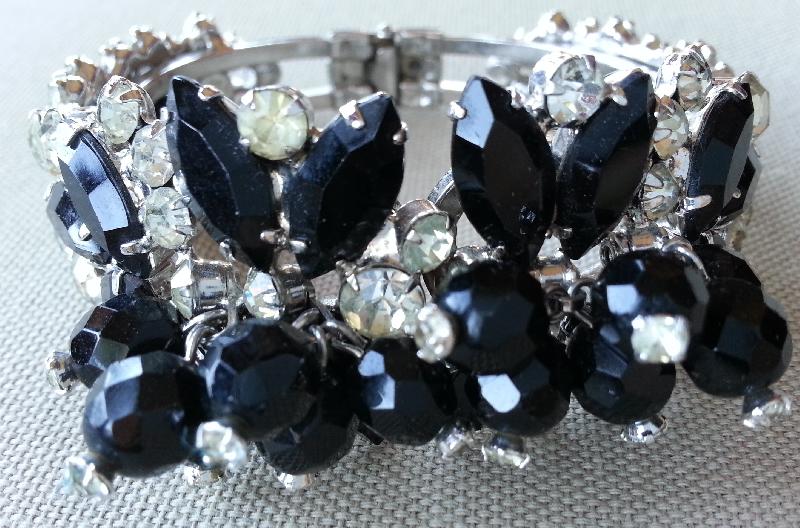 Front view of Black (jet) Navettes Bracelet Clamper