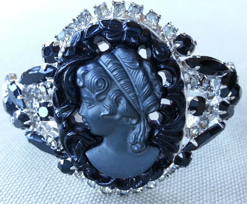 Front view of Black (jet) Oval Molded/Cut Bracelet Clamper