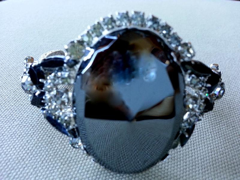 Front view of Hematite Oval Bracelet Clamper