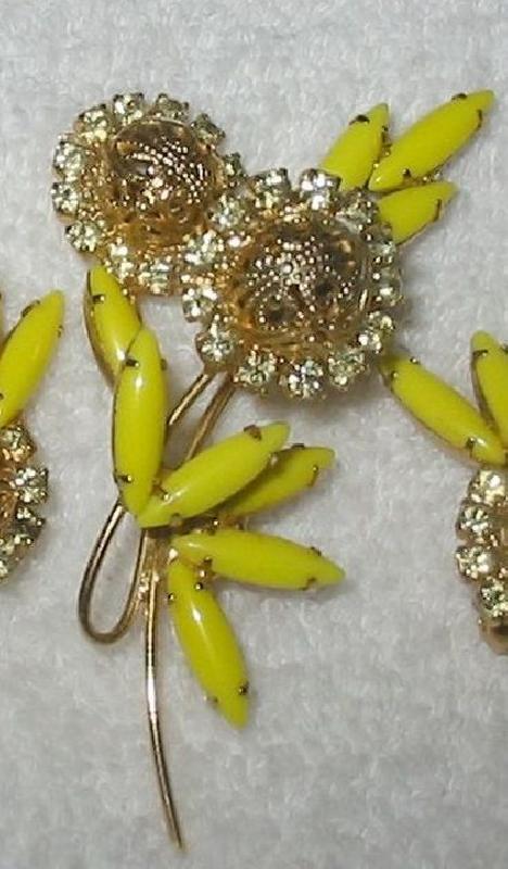 Front view of Yellow Cabochons Brooch