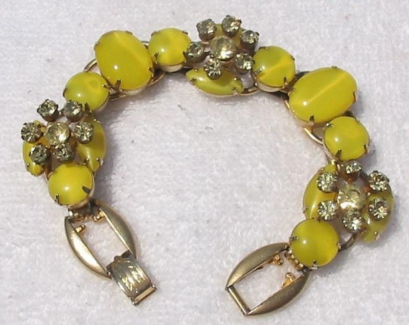 Front view of Yellow Cabochons Bracelet 5 Link