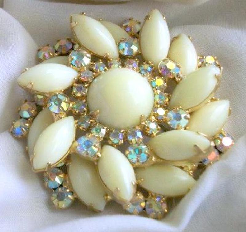 Front view of White (chalk Or Milk) Cabochons Brooch