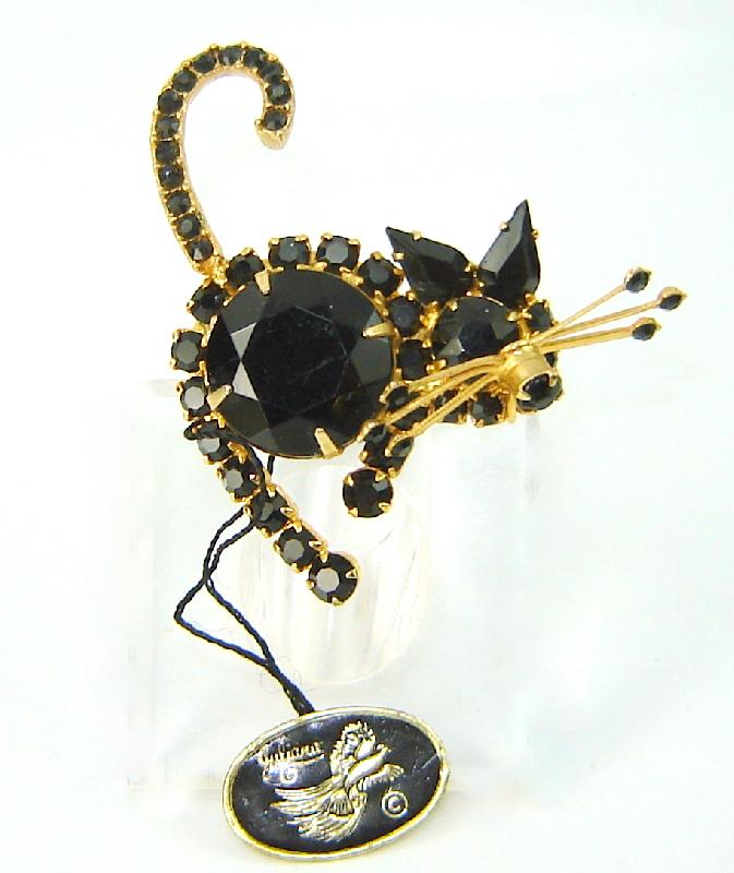 Front view of Black (jet) Pear Brooch