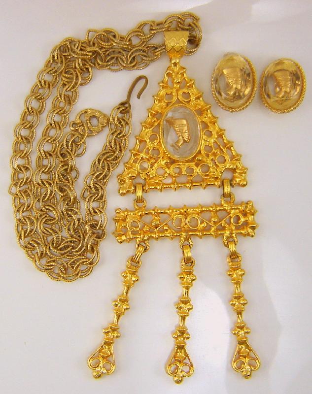 Front view of Clear Oval Molded/Cut Pendant