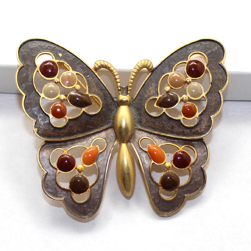 Front view of Topaz Chatons Only Pendant