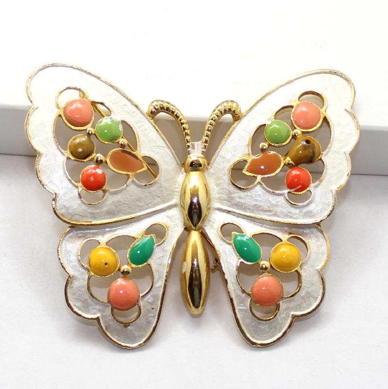 Front view of White (chalk Or Milk) Chatons Only Pendant