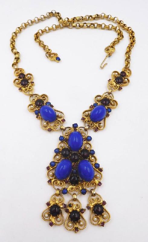 Front view of Blue Oval Plastic Pendant