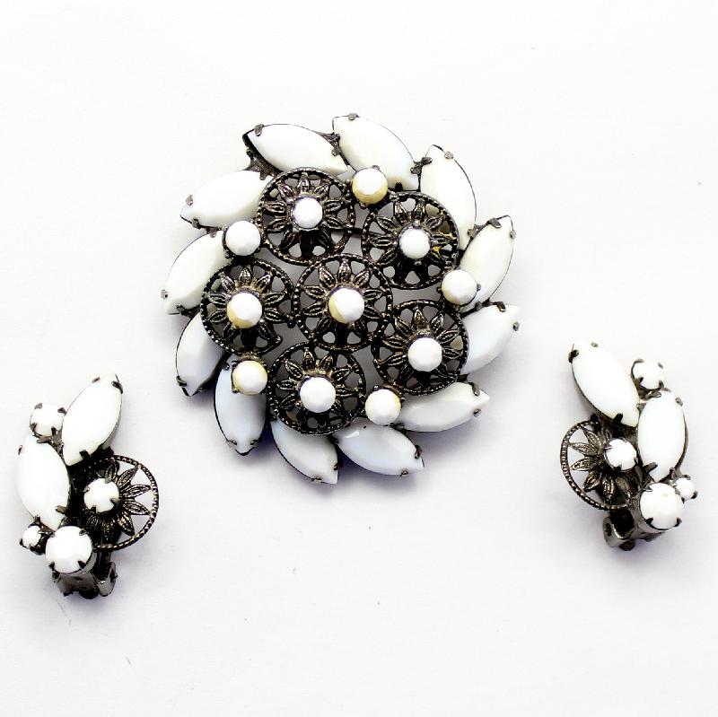 Front view of White (chalk Or Milk) Navettes Earrings Clip
