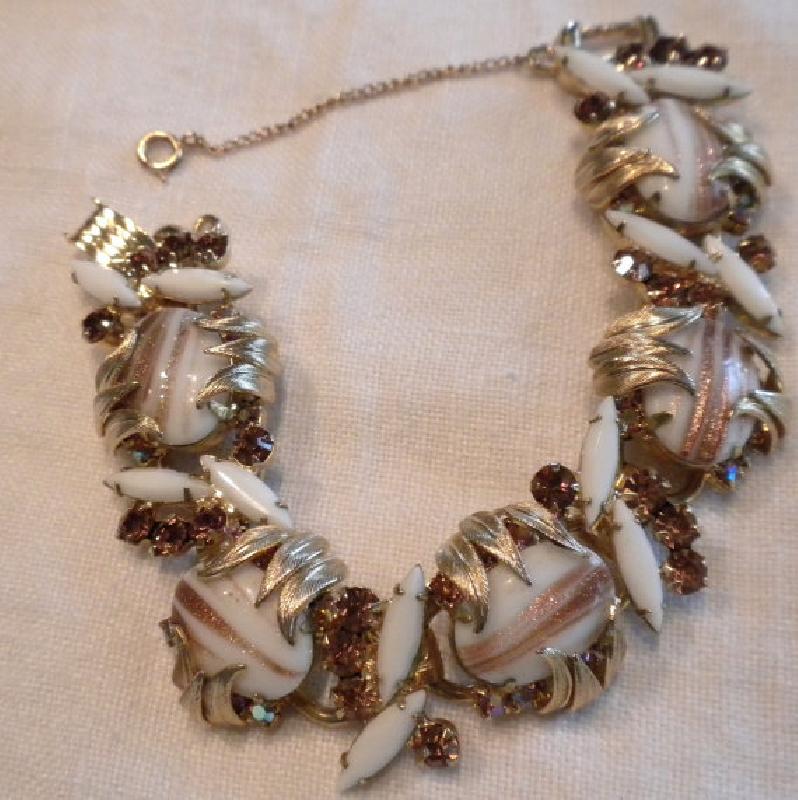 Front view of White (chalk Or Milk) Cabochons Striped Bracelet 5 Link