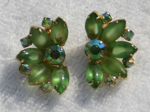 Front view of Green Navettes Earrings Clip