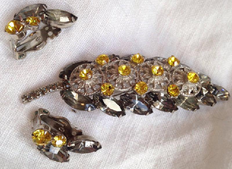 Front view of Gray (black Diamond) Navettes Earrings Clip
