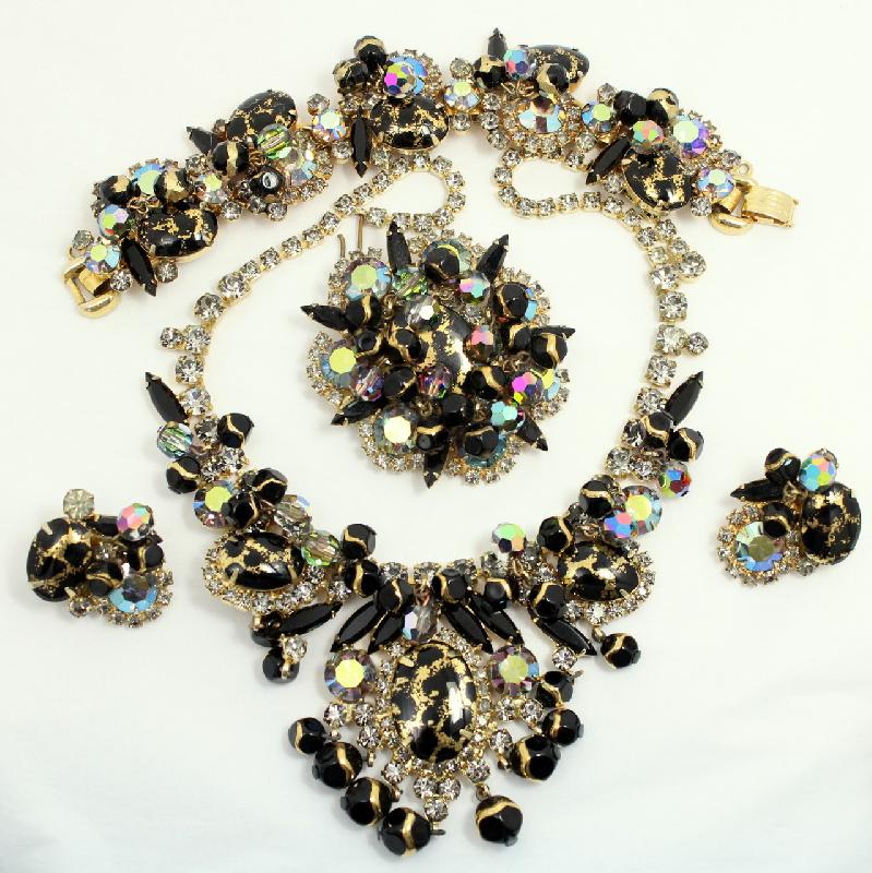 Front view of Black (jet) Cabochons Spotted Earrings Clip
