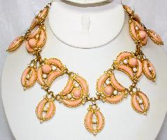 Pink Cabochons Plastic Necklace