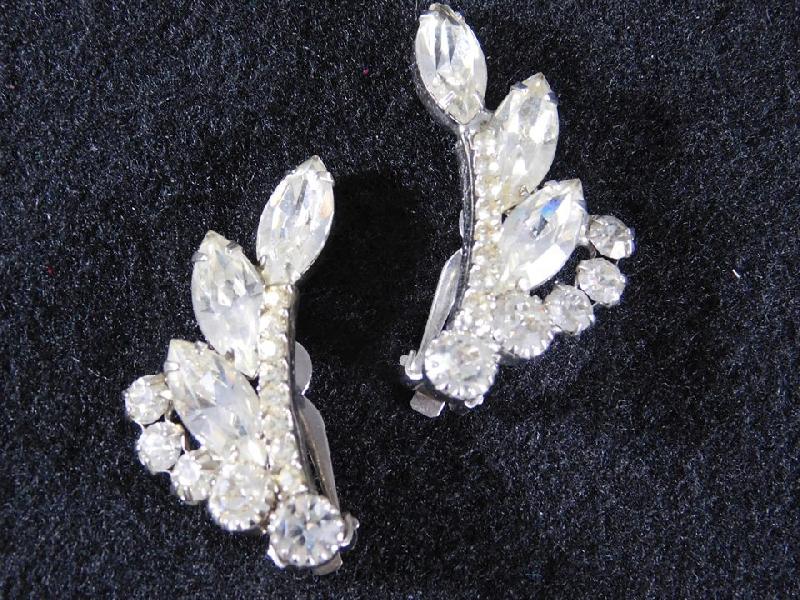 Front view of Clear Navettes Earrings Clip