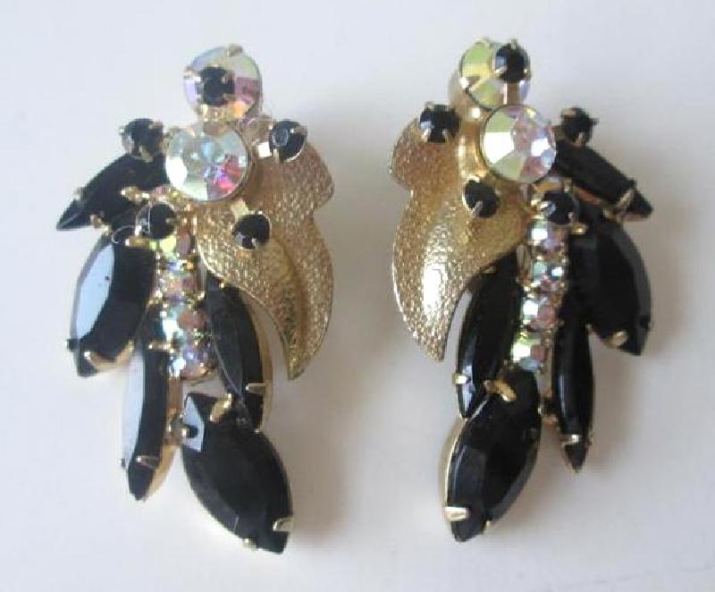 Front view of Black (jet) Navettes Earrings Clip