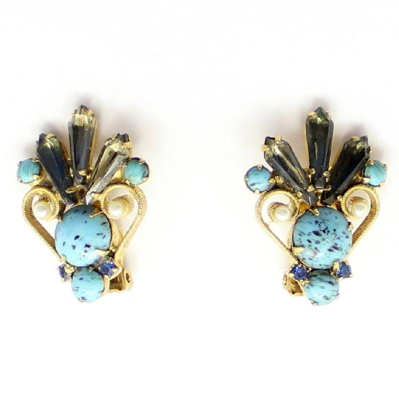 Front view of Turquoise Spear Pearl Earrings Clip