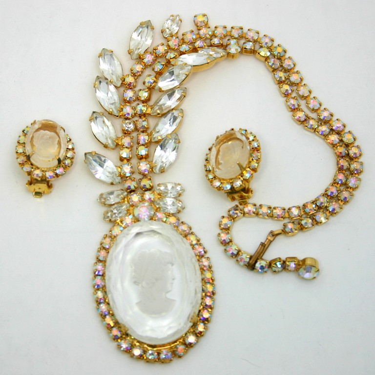 Front view of Clear Oval Molded/Cut Necklace