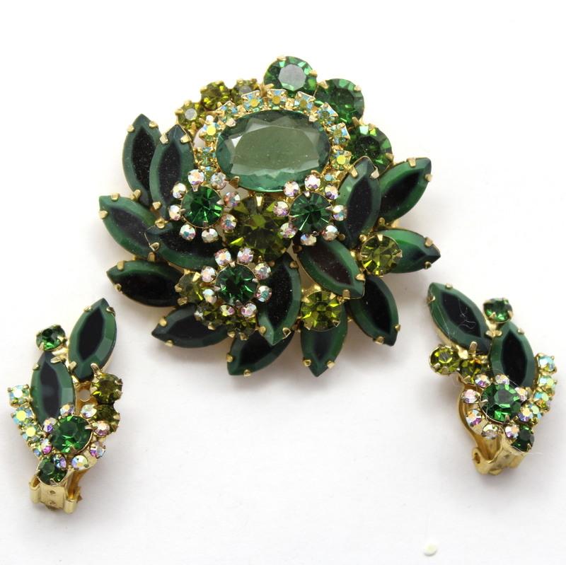 Front view of Green Navettes Earrings Clip