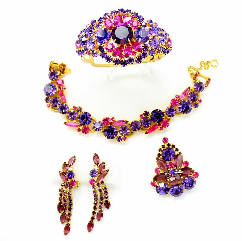 Front view of Purple (cardinal) Navettes Bracelet 5 Link
