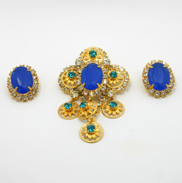 Front view of Blue Oval Earrings Clip
