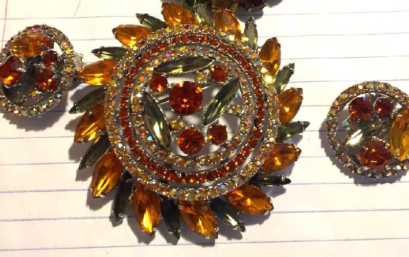 Front view of Topaz Navettes Earrings Clip