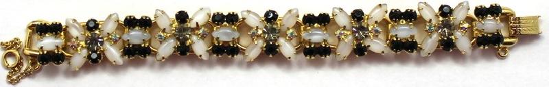 Front view of Black (jet) Cabochons Bracelet 5 Link