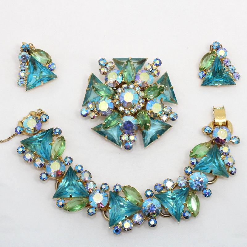 Front view of Blue Triangle Bracelet 5 Link