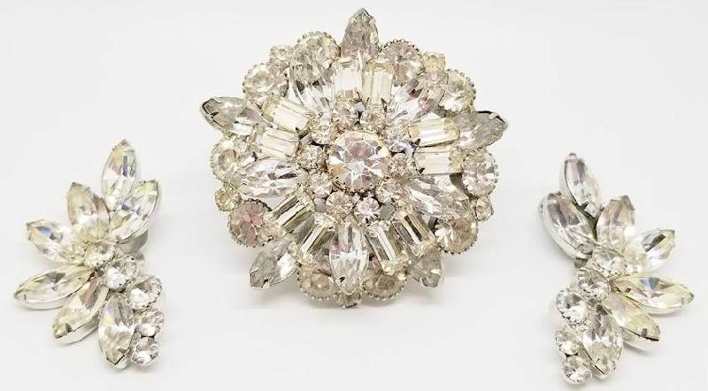Front view of Clear Navettes Earrings Clip