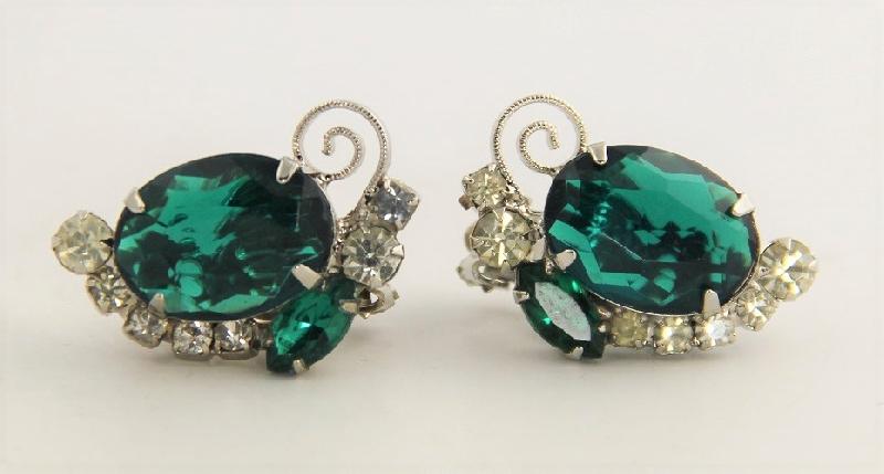 Front view of Green Oval Earrings Clip