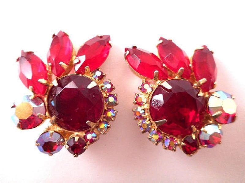 Front view of Red Navettes Earrings Clip