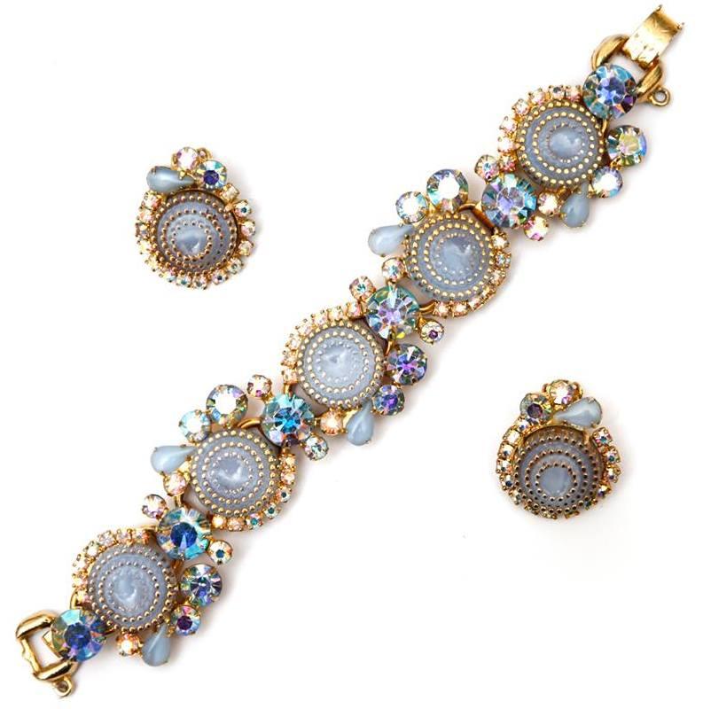 Front view of Blue Cabochons Molded/Cut Bracelet 5 Link