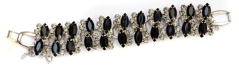 Front view of Black (jet) Navettes Bracelet 5 Link
