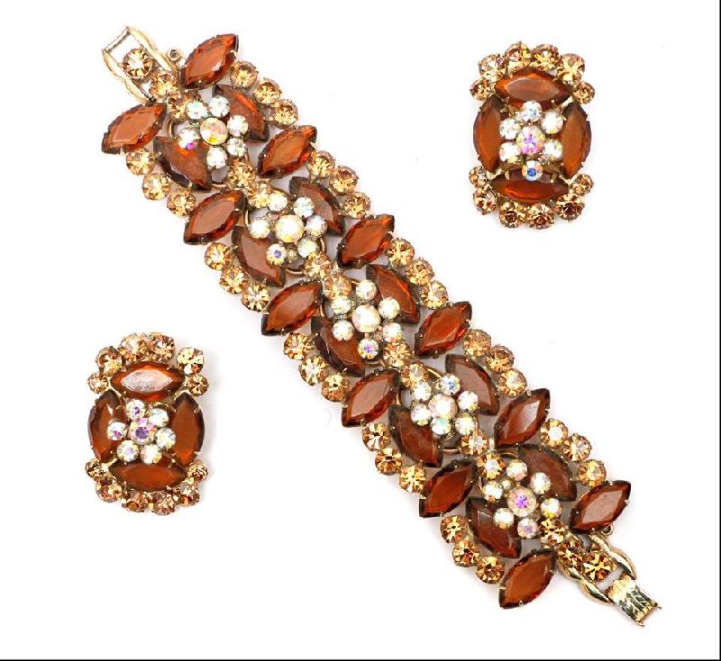 Front view of Topaz Navettes Bracelet 5 Link