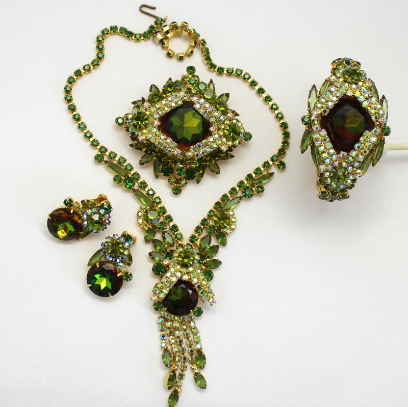 Front view of Green Dentelle Multi-Color/Shaded Brooch