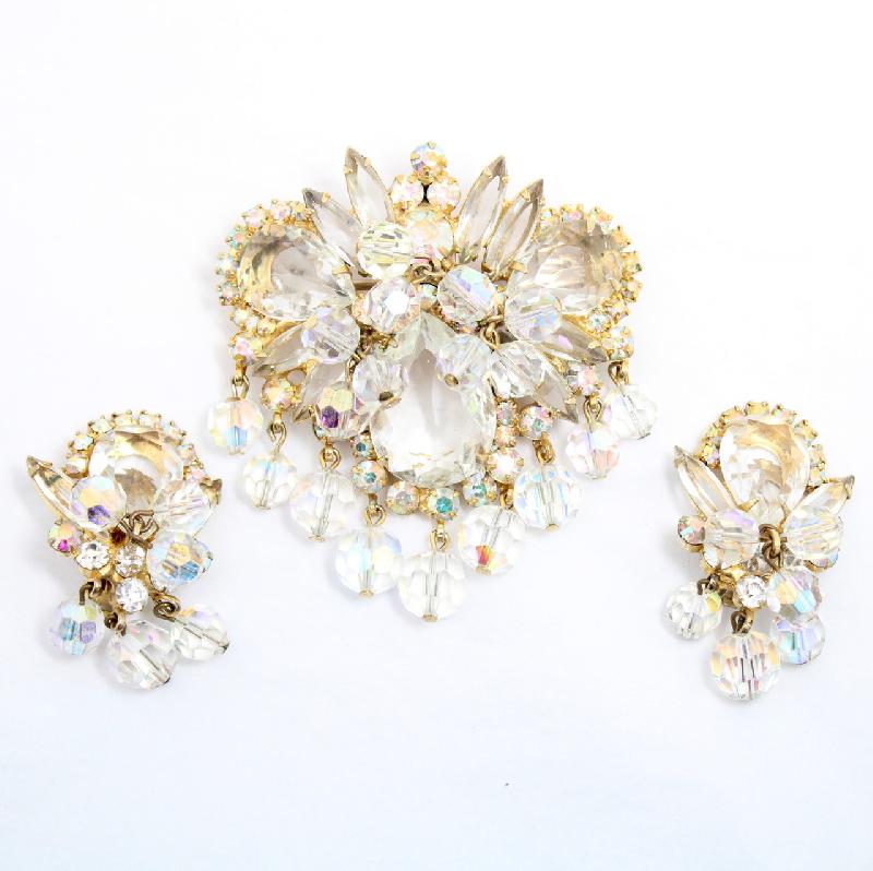 Front view of Clear Pear Pin Pendant