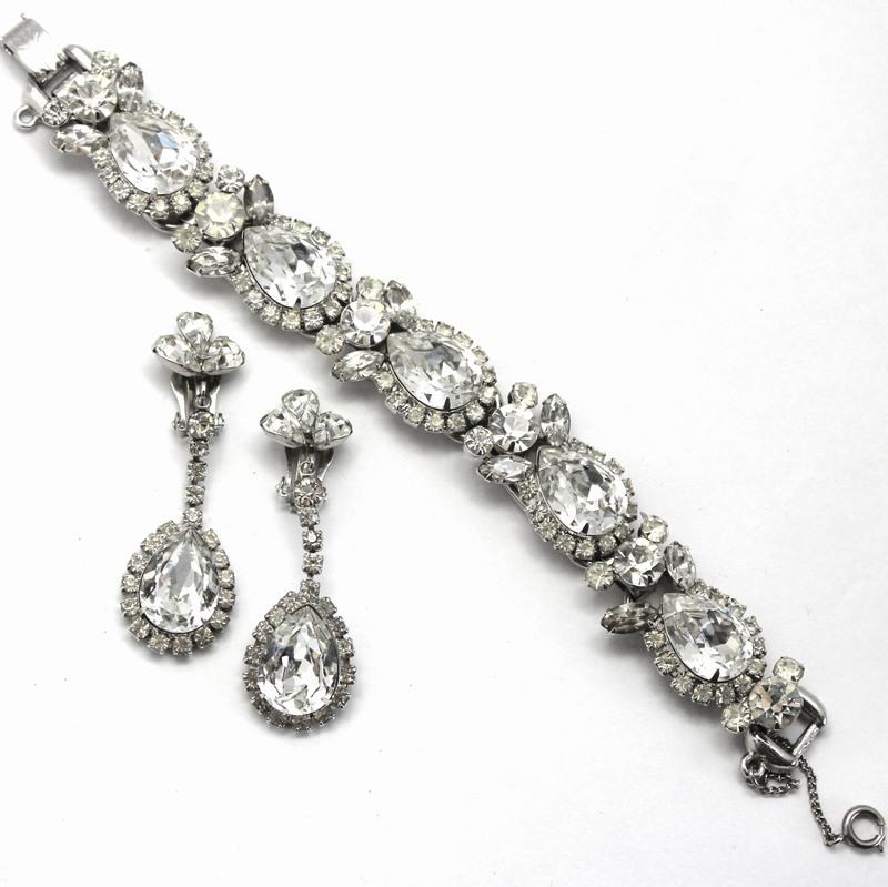 Front view of Clear Pear Earrings Clip