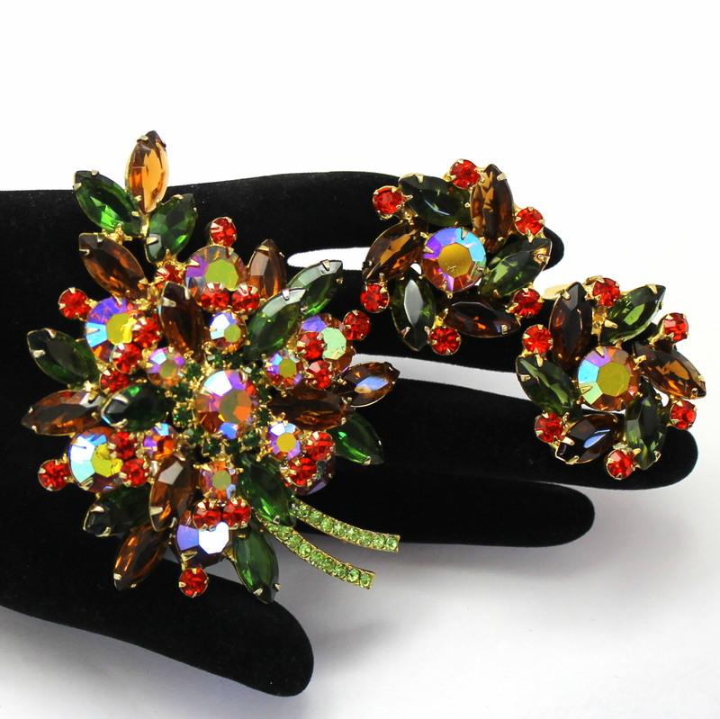 Front view of Fall Navettes Earrings Clip